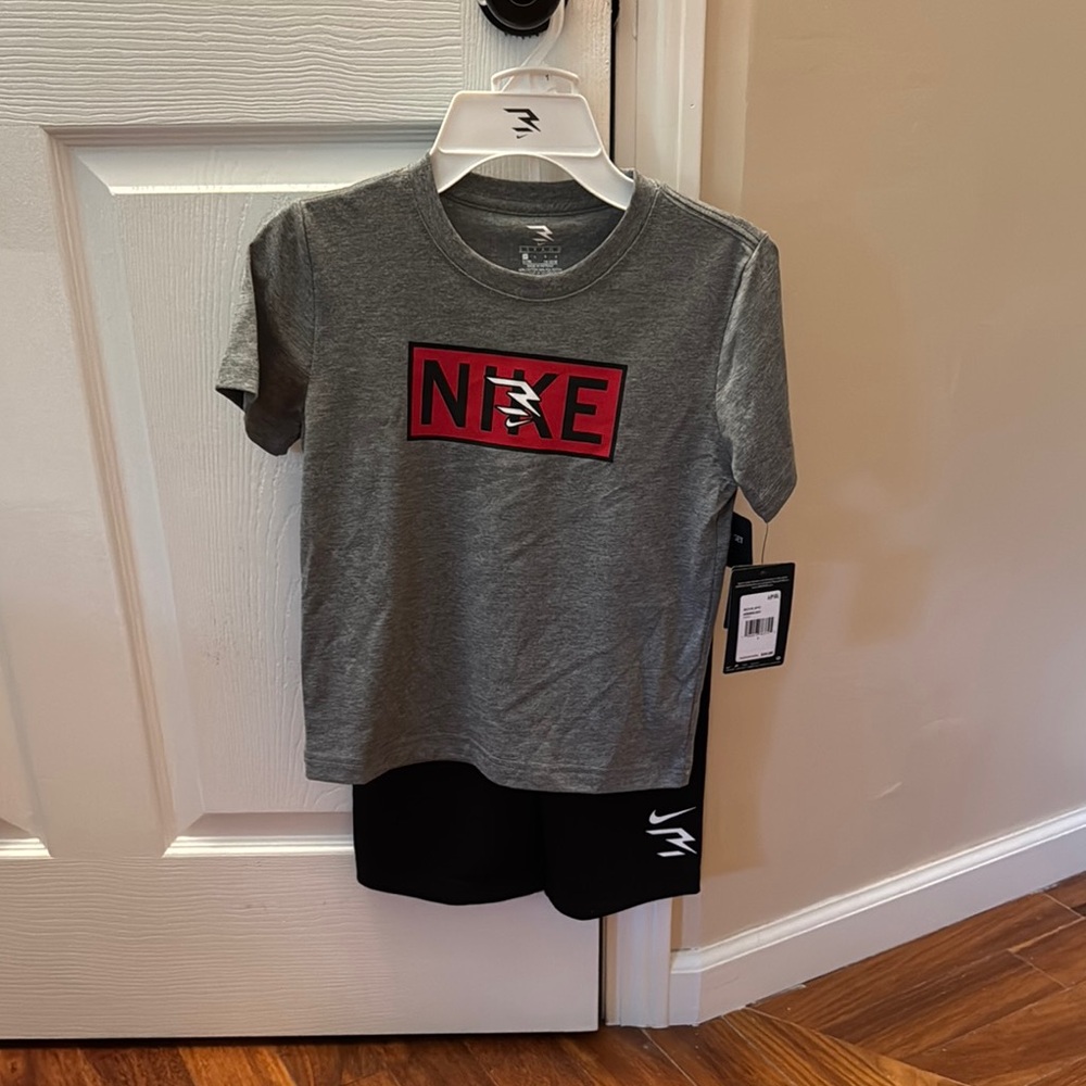 Boys Nike 2-Piece Set Short Sleeve T-Shirt and Shorts